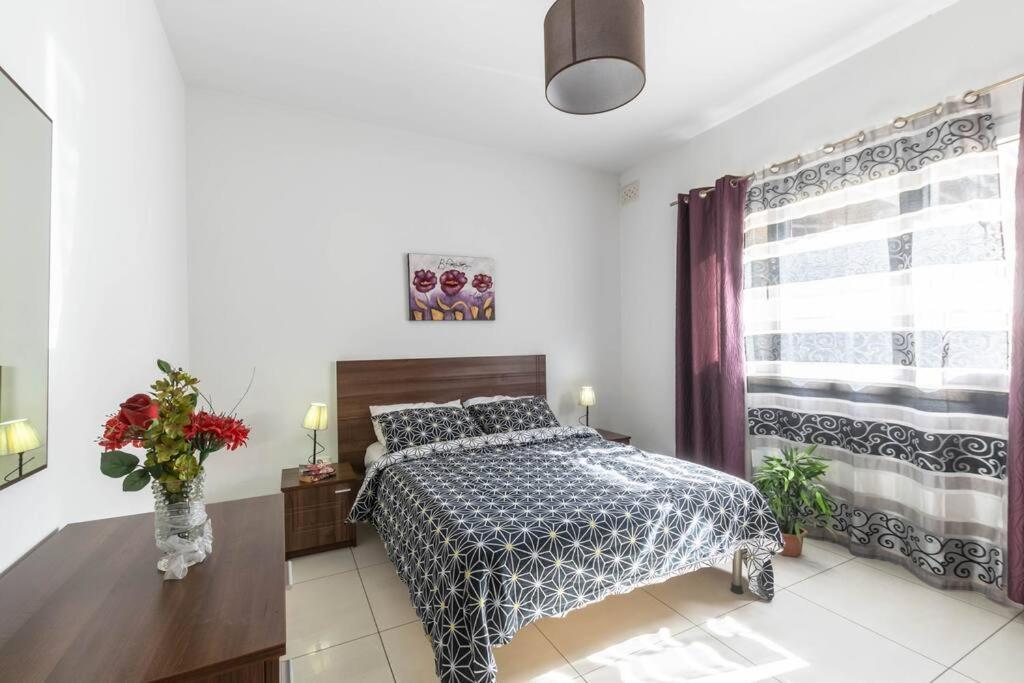 Modern Apt. Close To The Square خليج سانت بول المظهر الخارجي الصورة