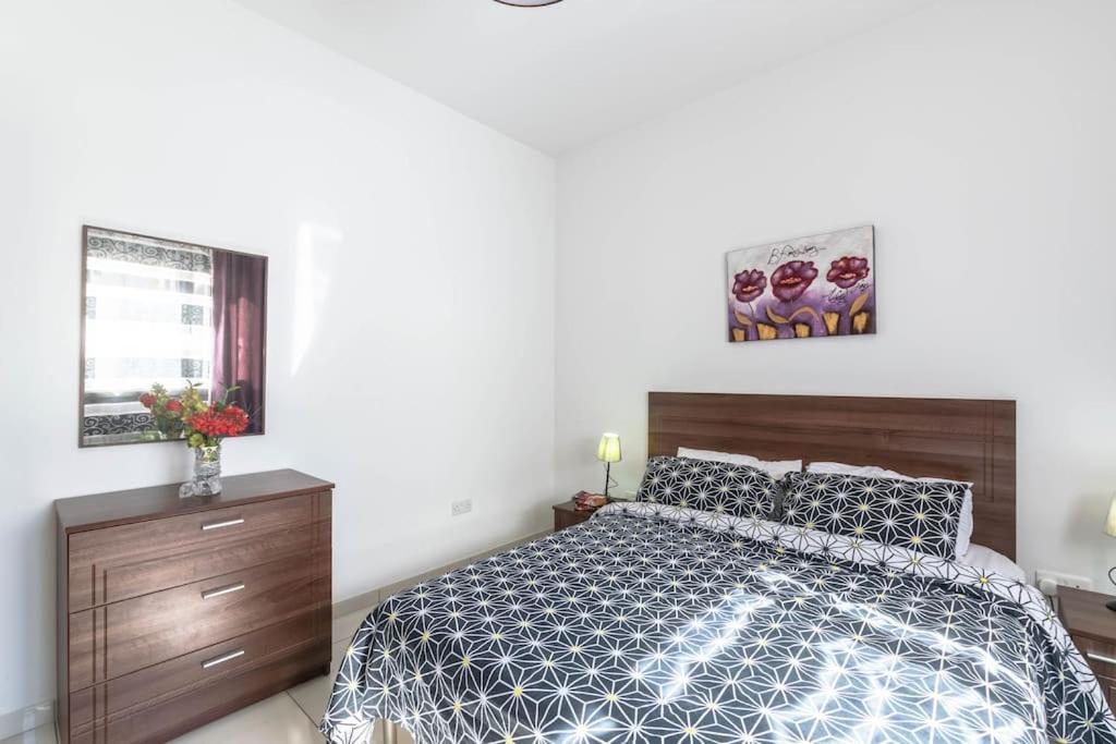 Modern Apt. Close To The Square خليج سانت بول المظهر الخارجي الصورة