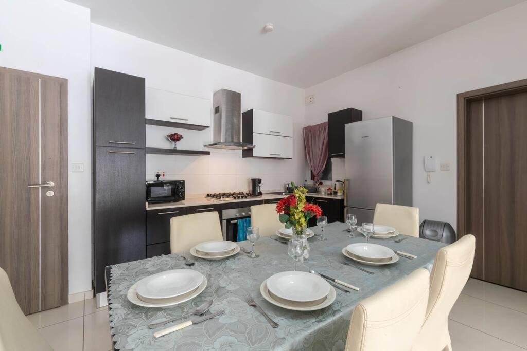 Modern Apt. Close To The Square خليج سانت بول المظهر الخارجي الصورة