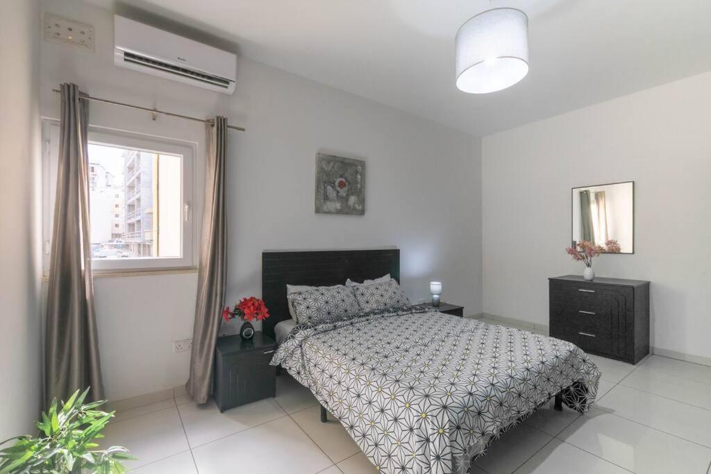 Modern Apt. Close To The Square خليج سانت بول المظهر الخارجي الصورة