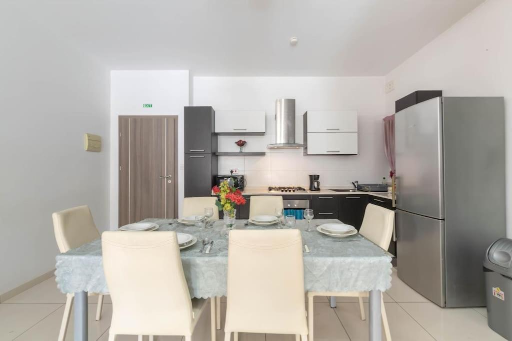 Modern Apt. Close To The Square خليج سانت بول المظهر الخارجي الصورة