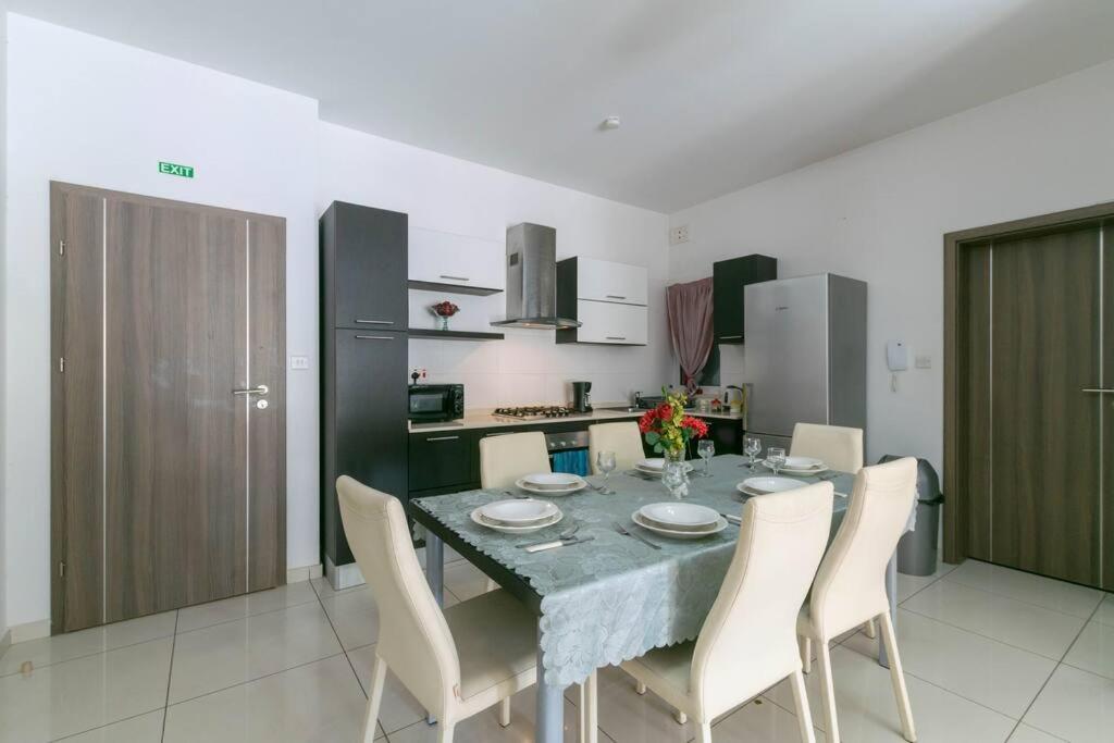 Modern Apt. Close To The Square خليج سانت بول المظهر الخارجي الصورة